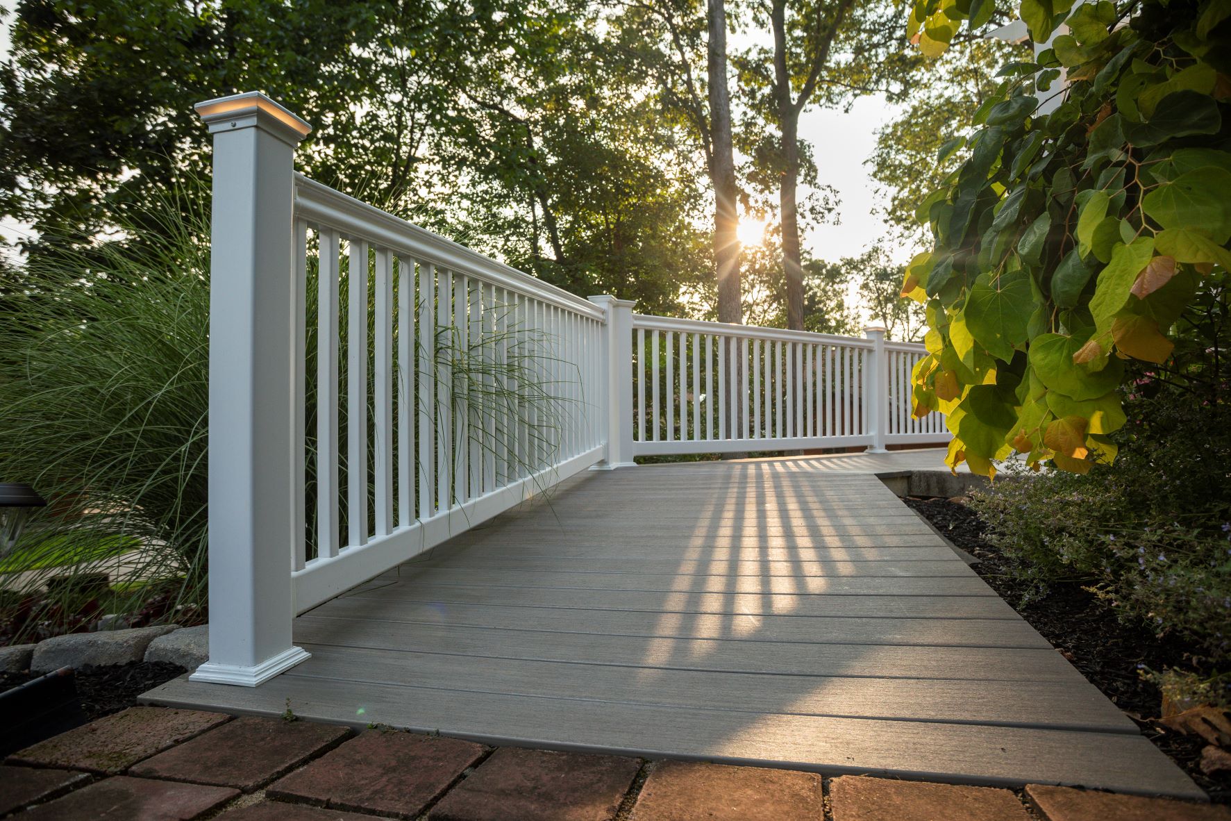 3 Style Choices When Selecting Vinyl Railing
